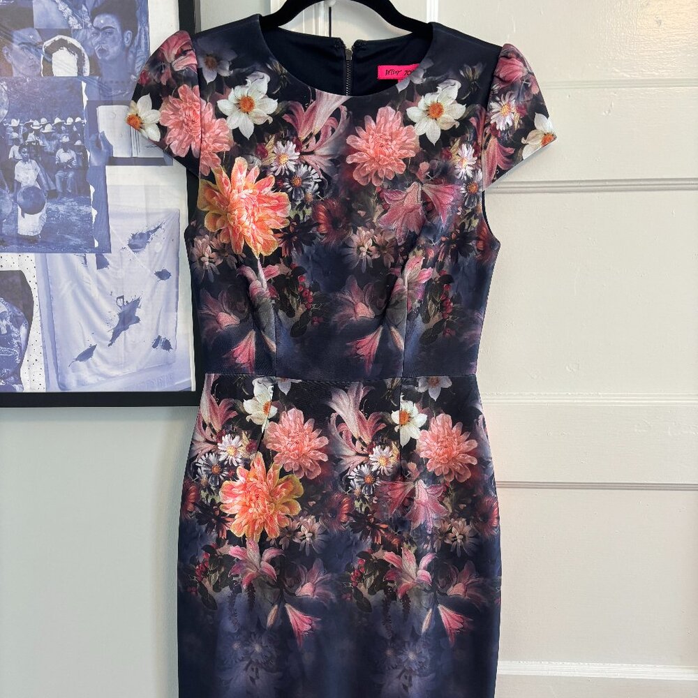 Betsy Johnson floral cap sleeve scuba sheath dress